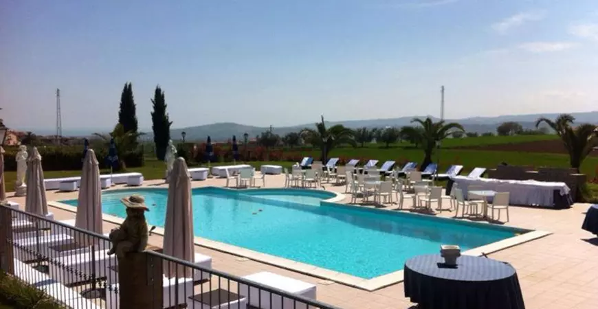 San Pietro Country House Piscina 2